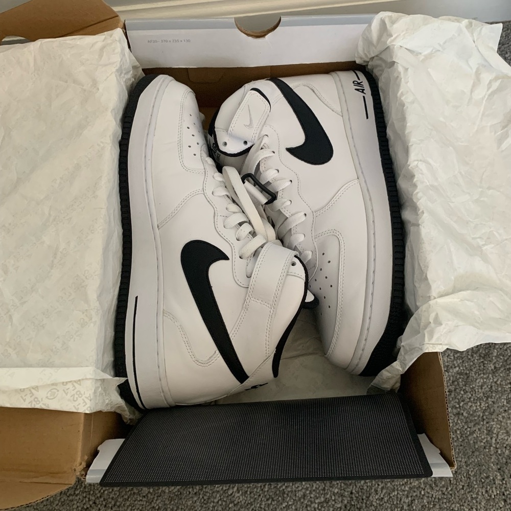 Men’s Nike Air Force 1 Mid ‘07